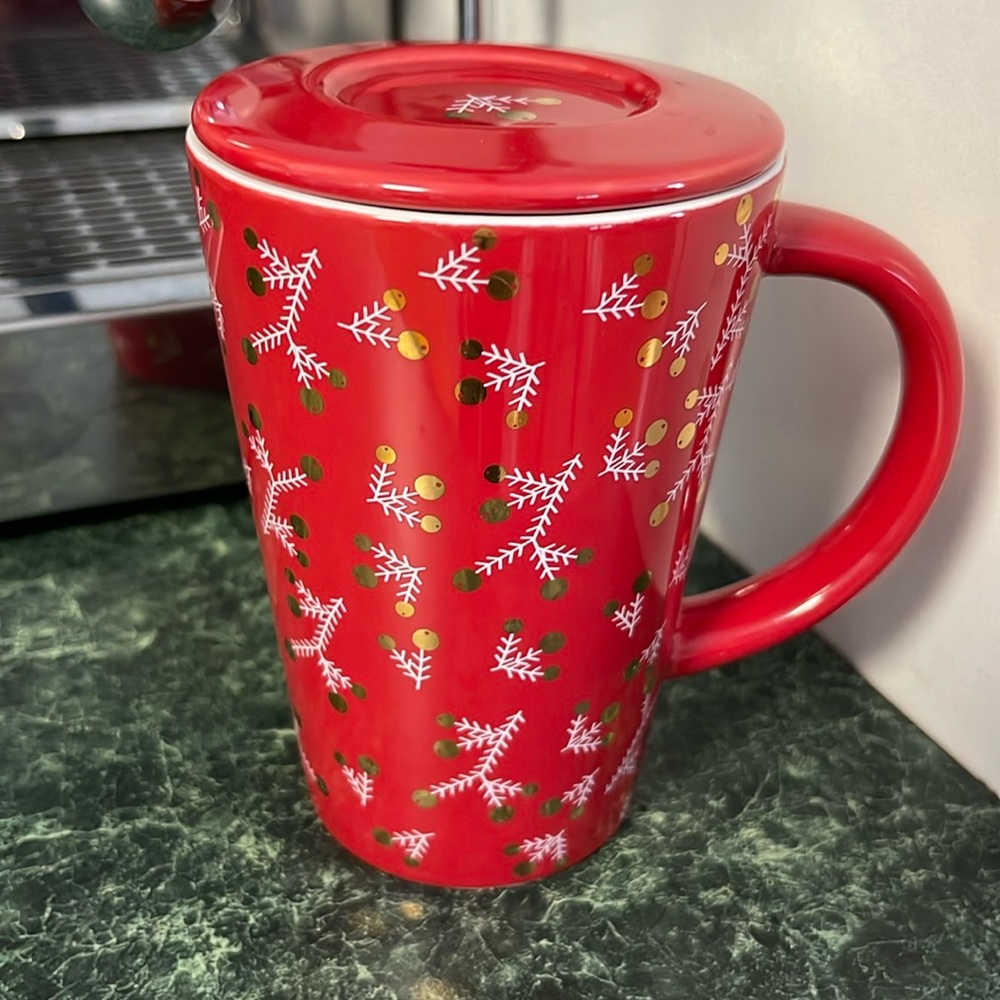 David’s Tea coffee tea mug cup with lid Christmas gold and white Holly design